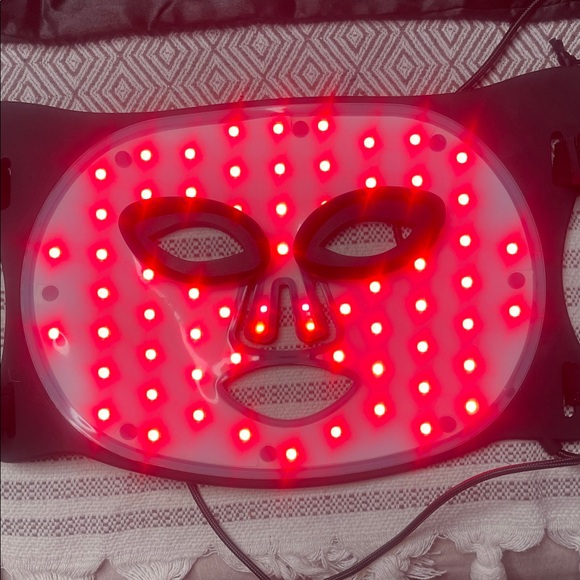 LED Light Therapy Mask - Picture 8 of 9